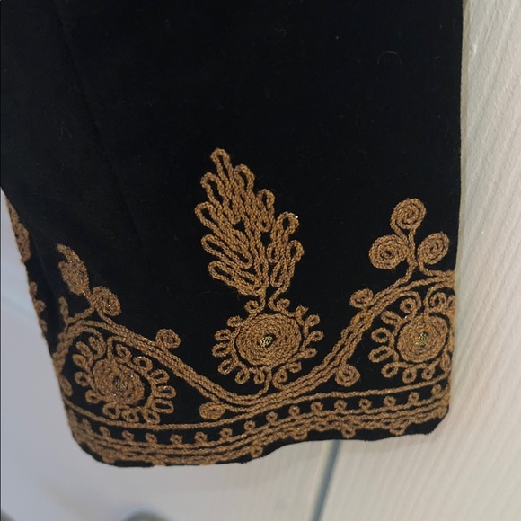 H&M Elegant Black Velvet Blazer with metallic Embroidery - Picture 4 of 6